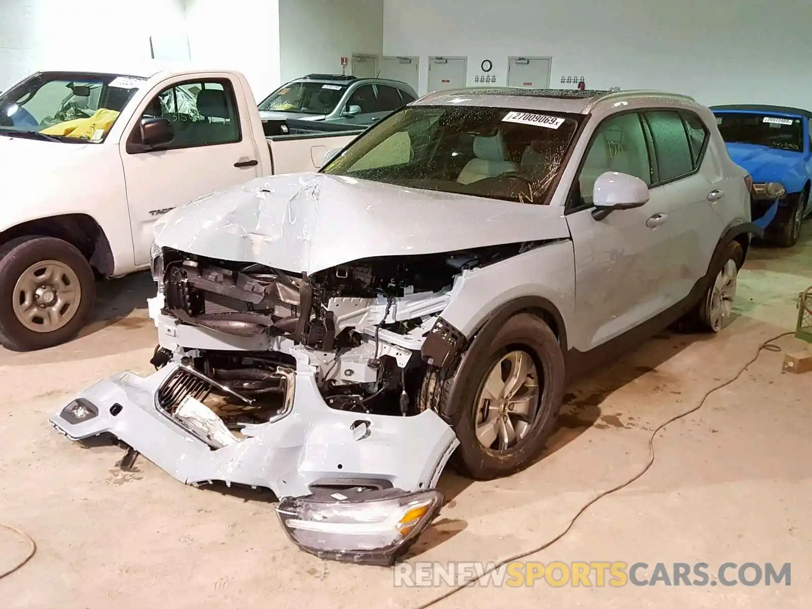 2 Photograph of a damaged car YV4162UKXK2111833 VOLVO XC40 T5 2019