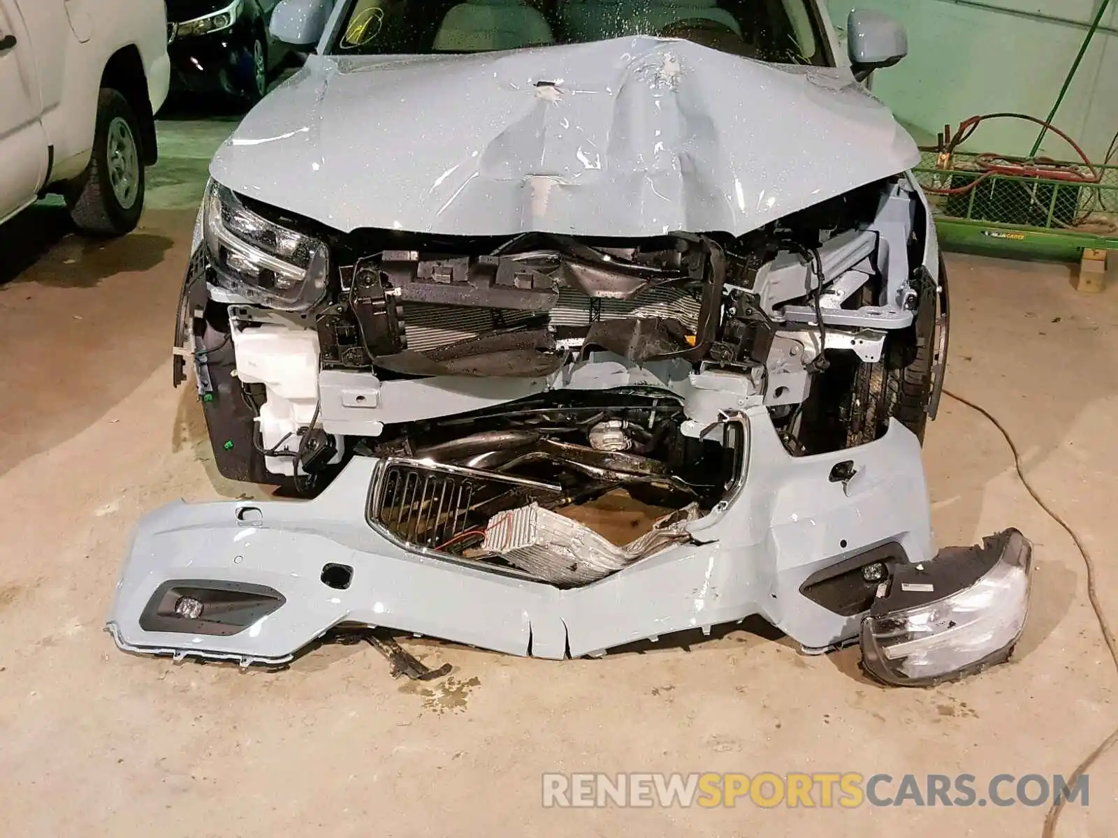 9 Photograph of a damaged car YV4162UKXK2111833 VOLVO XC40 T5 2019