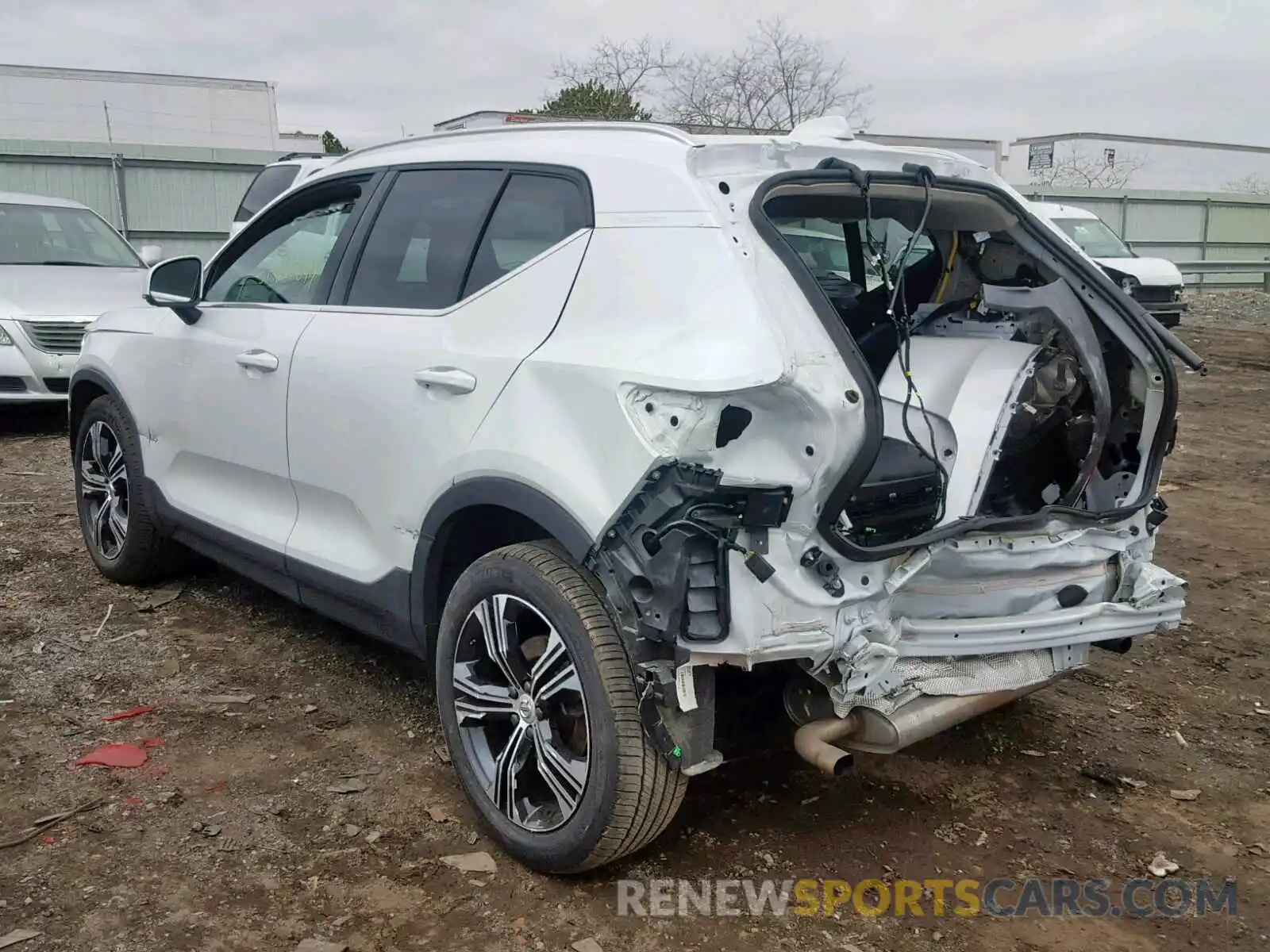 3 Photograph of a damaged car YV4162ULXK2071262 VOLVO XC40 T5 2019