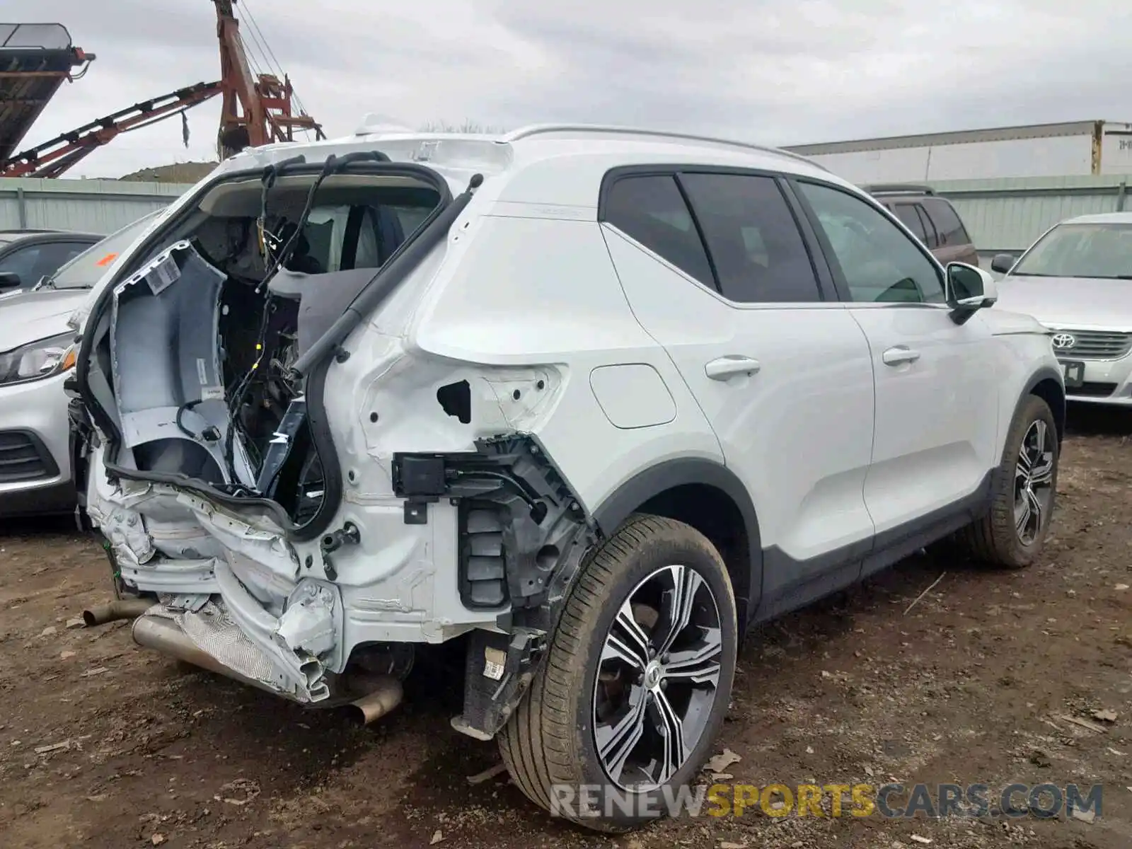 4 Photograph of a damaged car YV4162ULXK2071262 VOLVO XC40 T5 2019