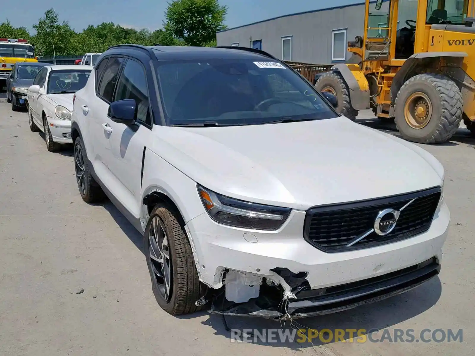 1 Photograph of a damaged car YV4162UM0K2053636 VOLVO XC40 T5 2019