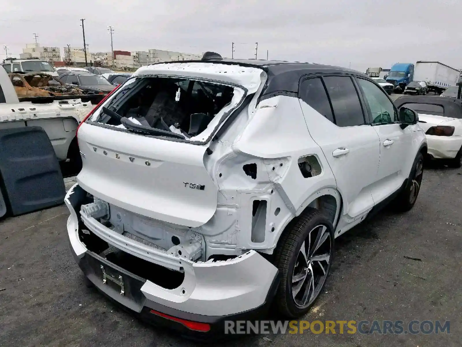 4 Photograph of a damaged car YV4162UM0K2112006 VOLVO XC40 T5 2019