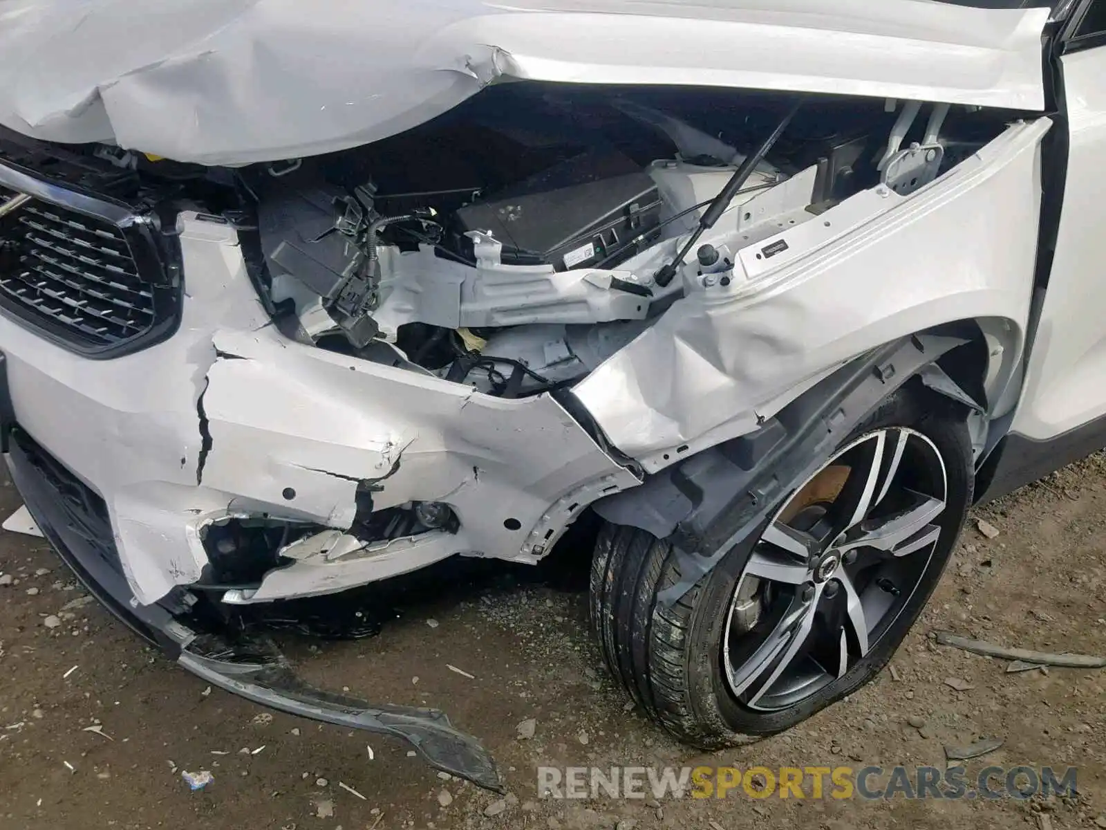 9 Photograph of a damaged car YV4162XZ9K2005222 VOLVO XC40 T5 2019