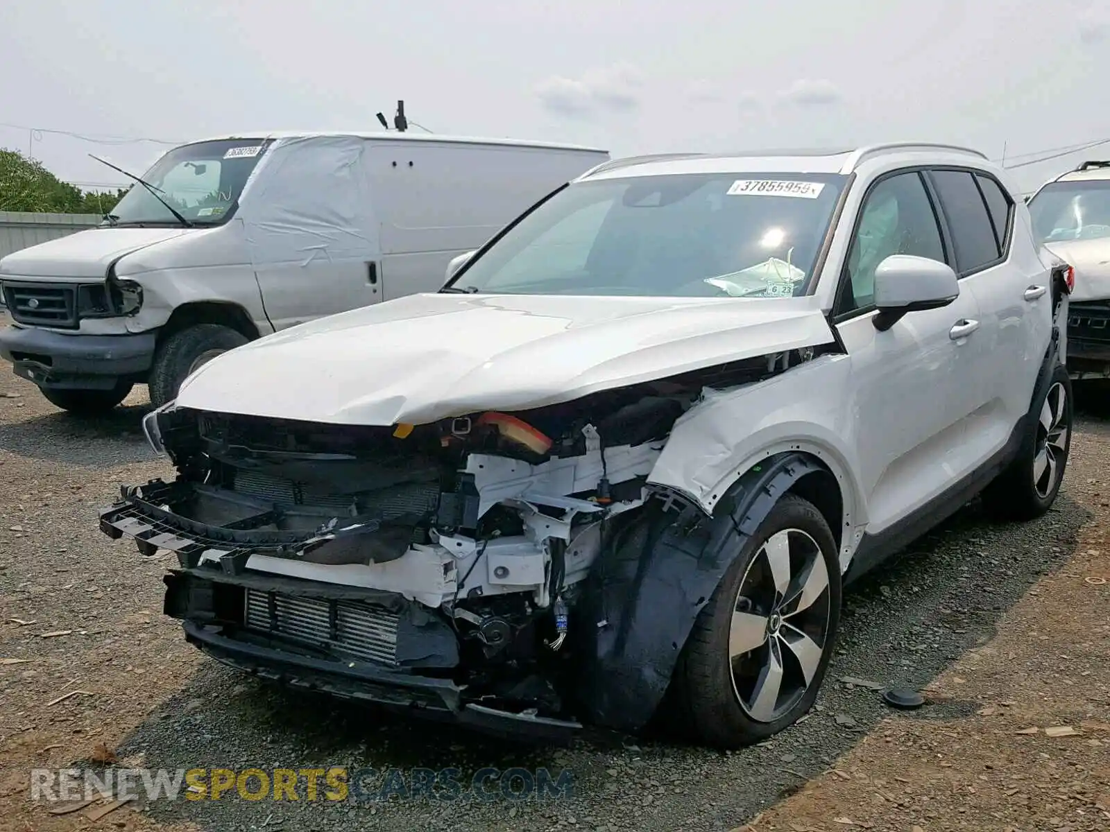 2 Photograph of a damaged car YV4162XZXK2010218 VOLVO XC40 T5 2019