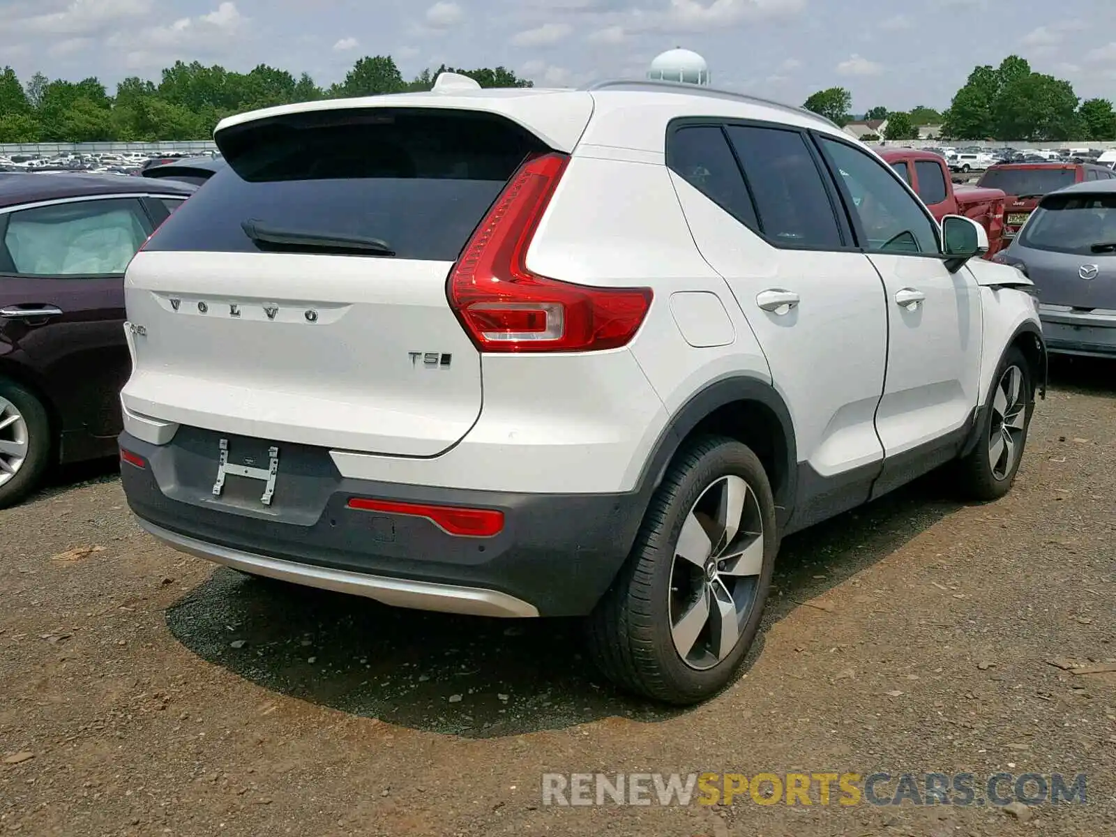4 Photograph of a damaged car YV4162XZXK2010218 VOLVO XC40 T5 2019