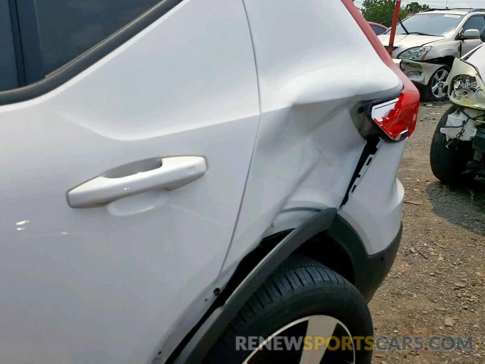 9 Photograph of a damaged car YV4162XZXK2010218 VOLVO XC40 T5 2019