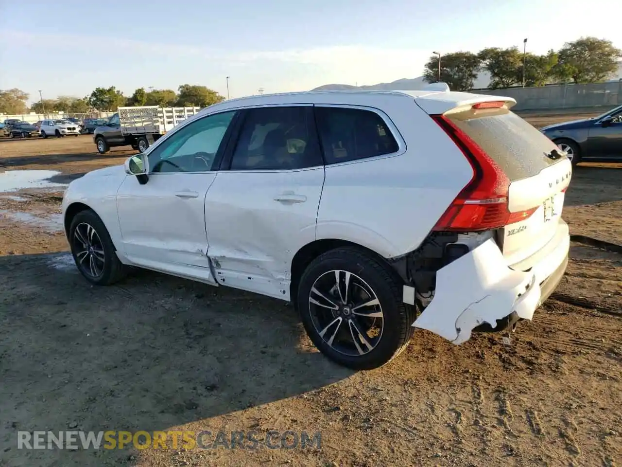 2 fotografías del automóvil dañado LYV102DK4KB335280 VOLVO XC60 2019