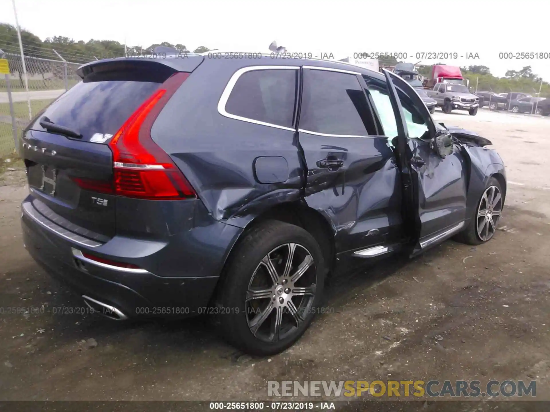 4 Photograph of a damaged car LYV102DLXKB223379 VOLVO XC60 2019