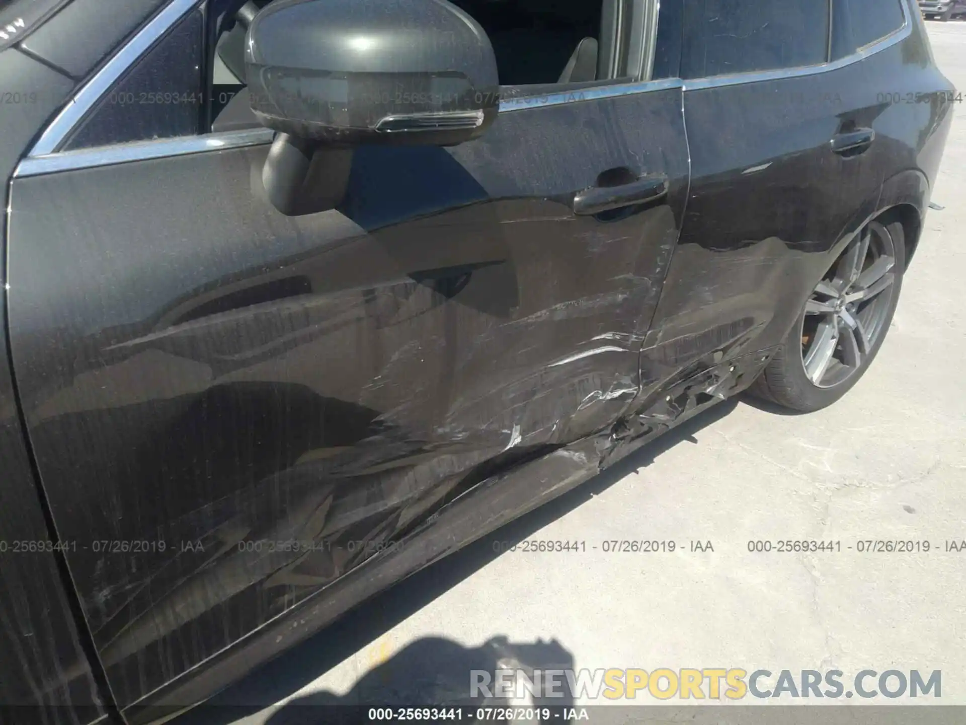 6 Photograph of a damaged car LYV102RK8KB184355 VOLVO XC60 2019
