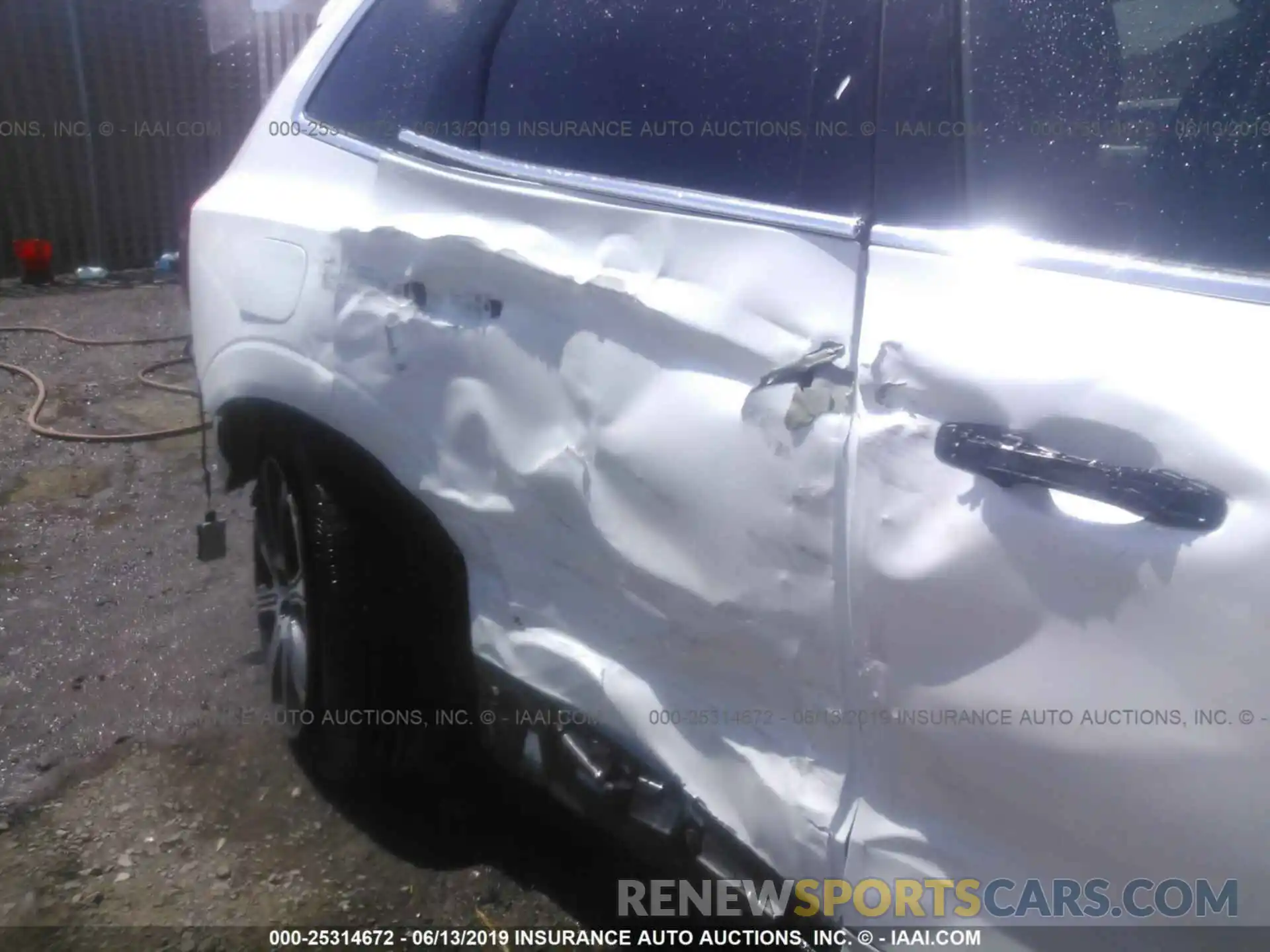 6 Photograph of a damaged car LYV102RL2KB306765 VOLVO XC60 2019