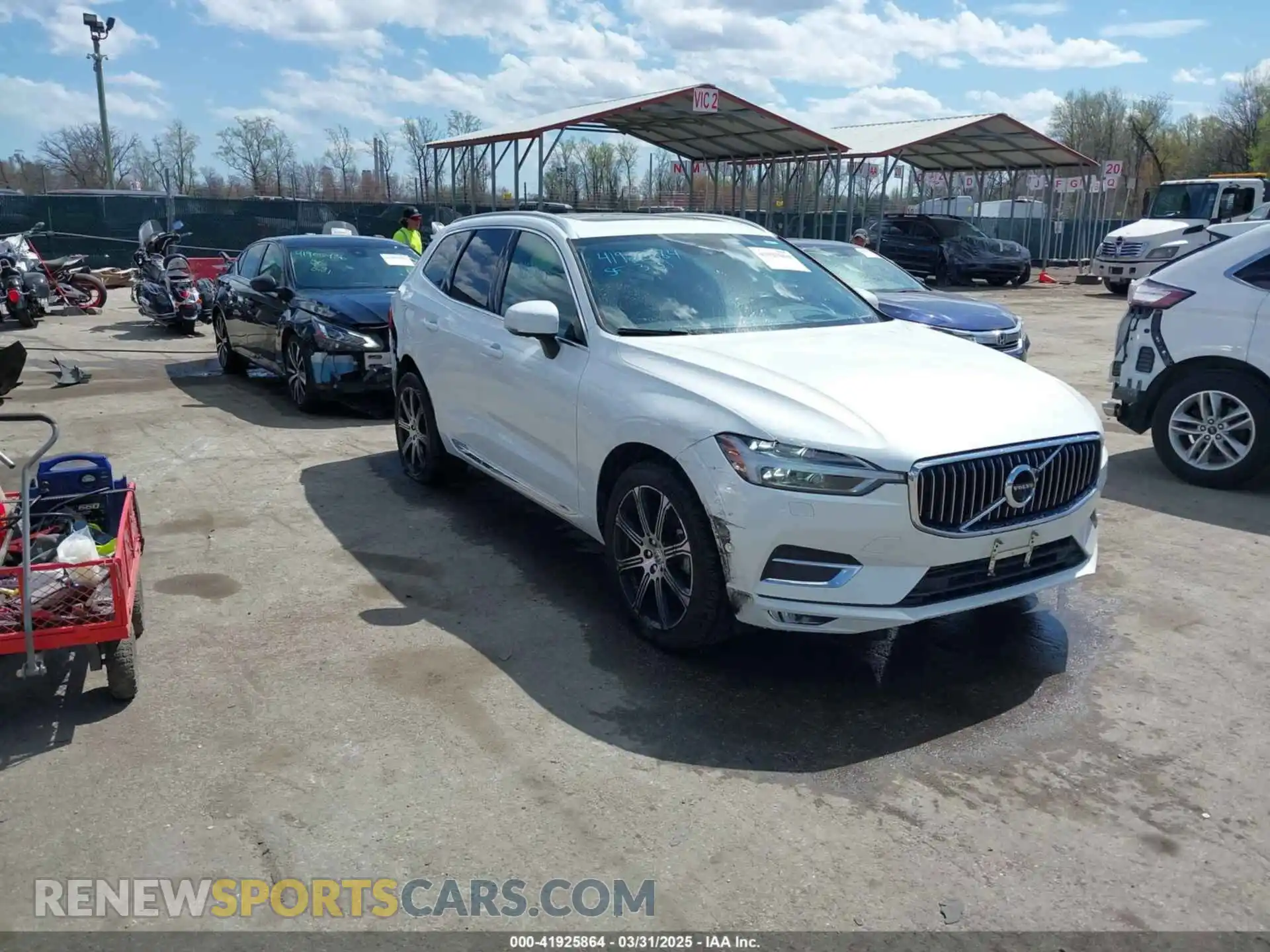 1 Photograph of a damaged car LYV102RL9KB284828 VOLVO XC60 2019