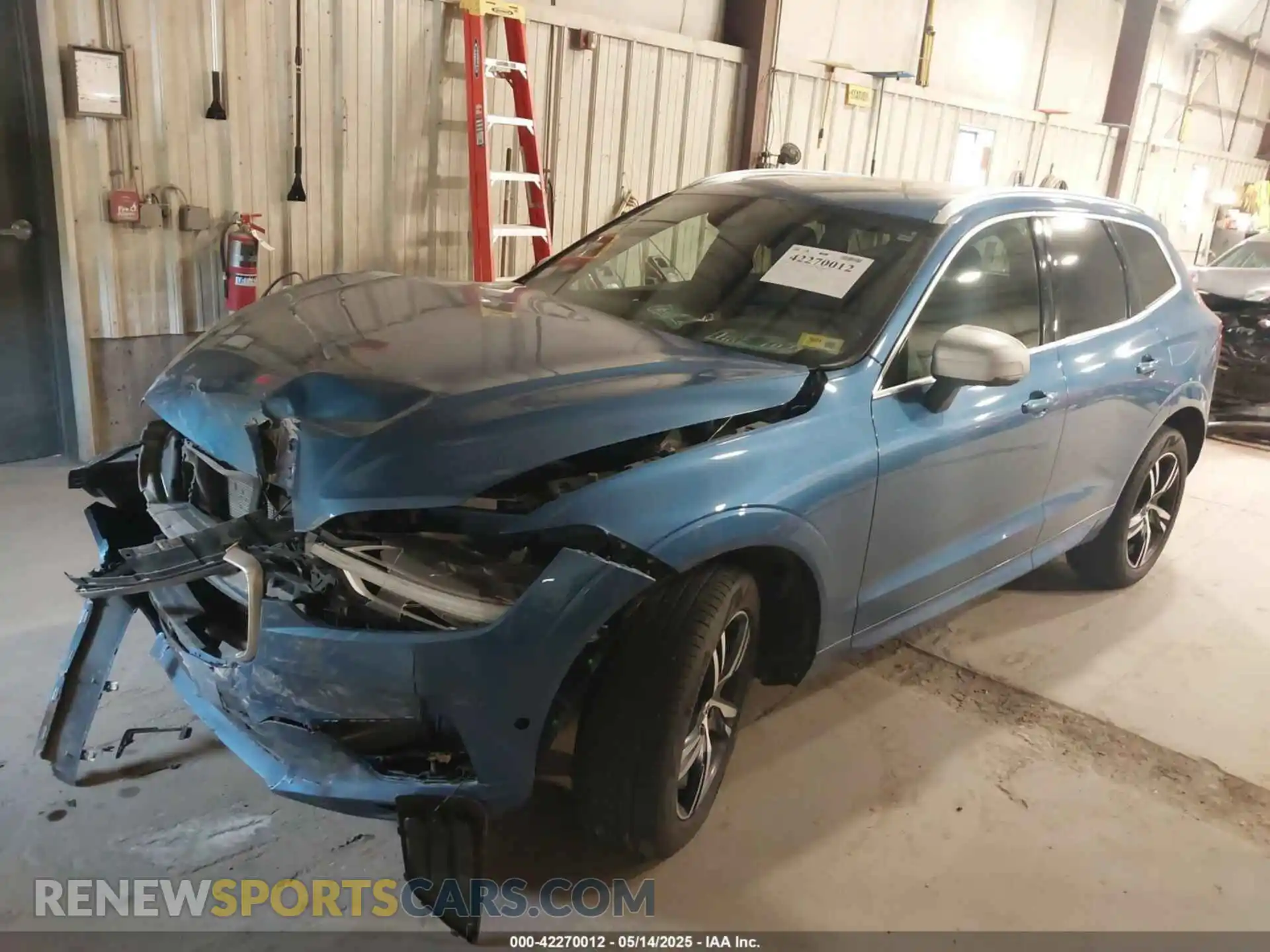 2 fotografías del automóvil dañado LYV102RM1KB296870 VOLVO XC60 2019