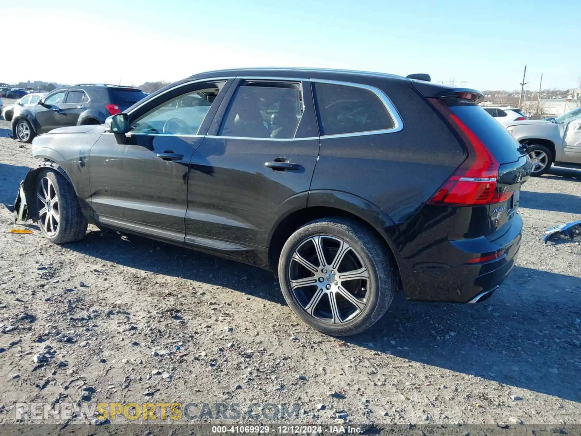3 Photograph of a damaged car LYVA22RL0KB211101 VOLVO XC60 2019