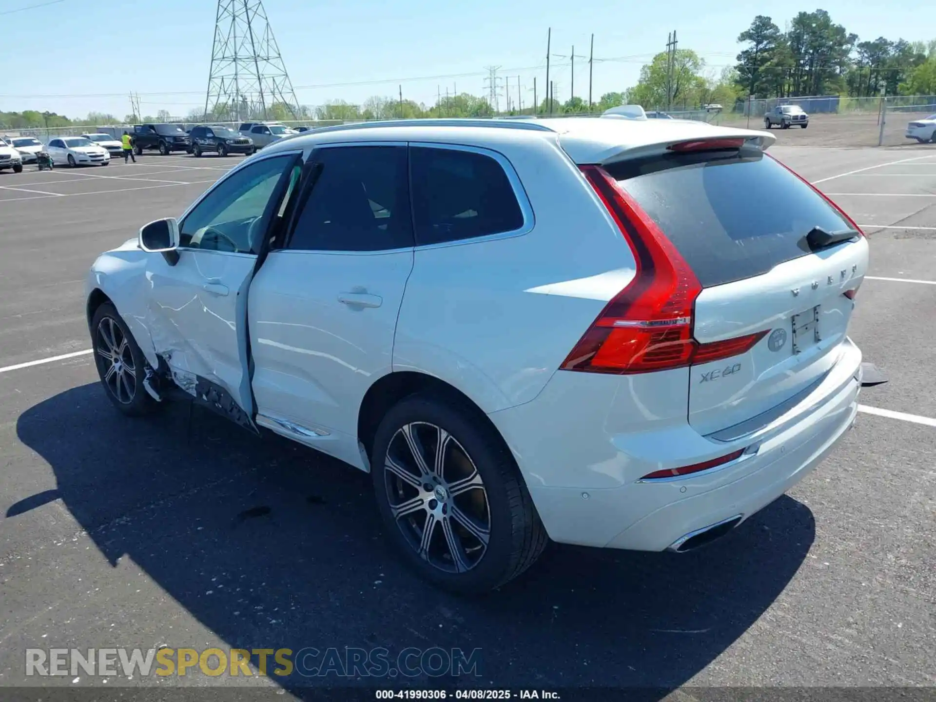 3 Photograph of a damaged car LYVA22RL1KB228666 VOLVO XC60 2019
