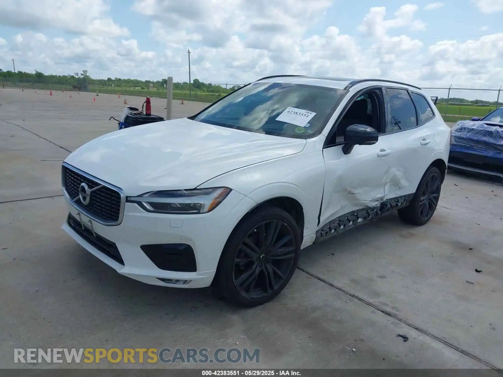 2 Photograph of a damaged car YV4102DM6L1517568 VOLVO XC60 2020
