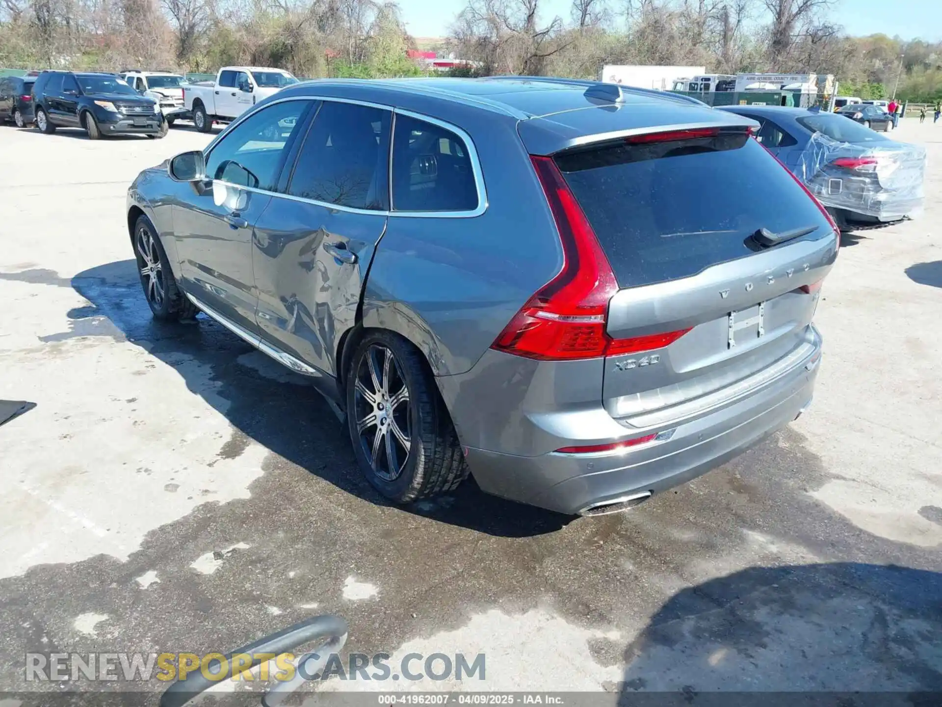 3 Photograph of a damaged car YV4102RL5L1490699 VOLVO XC60 2020
