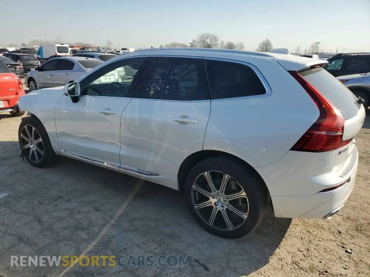 2 fotografías del automóvil dañado YV4102RLXL1570421 VOLVO XC60 2020