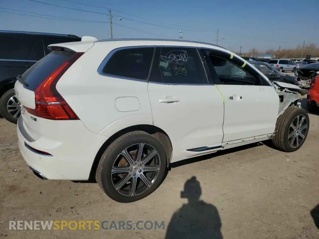 3 fotografías del automóvil dañado YV4102RLXL1570421 VOLVO XC60 2020