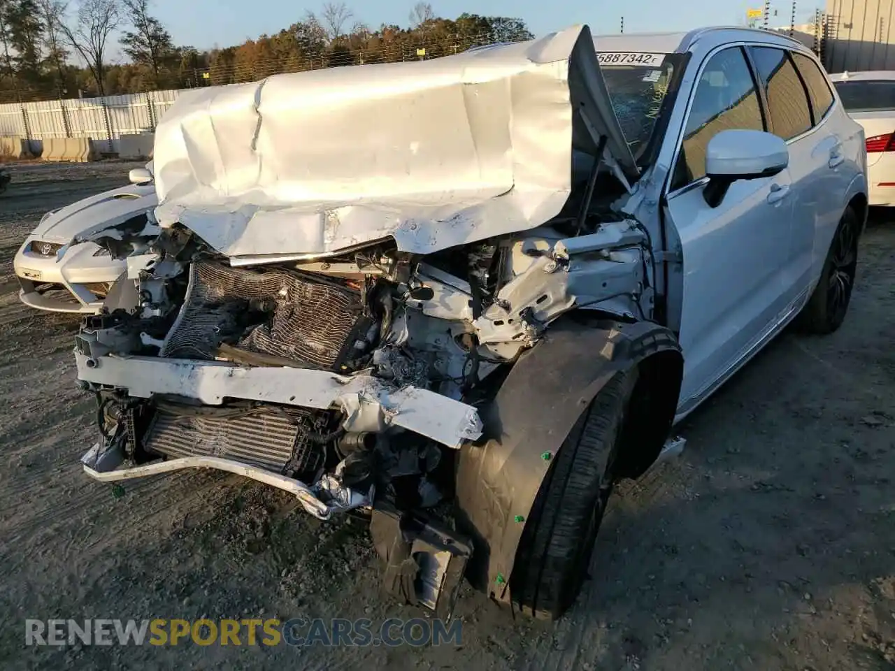 2 Photograph of a damaged car YV4102RLXL1570516 VOLVO XC60 2020
