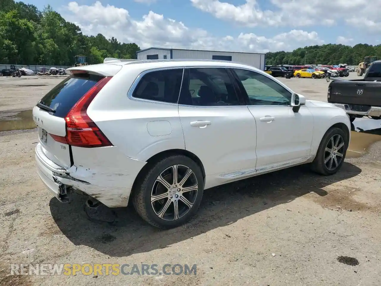 3 Photograph of a damaged car YV4102DL0M1814571 VOLVO XC60 2021
