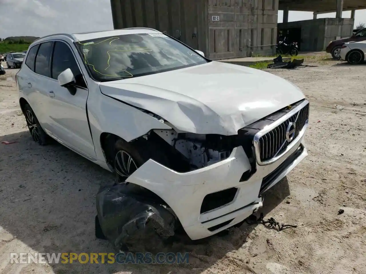1 Photograph of a damaged car YV4102DL4M1754648 VOLVO XC60 2021
