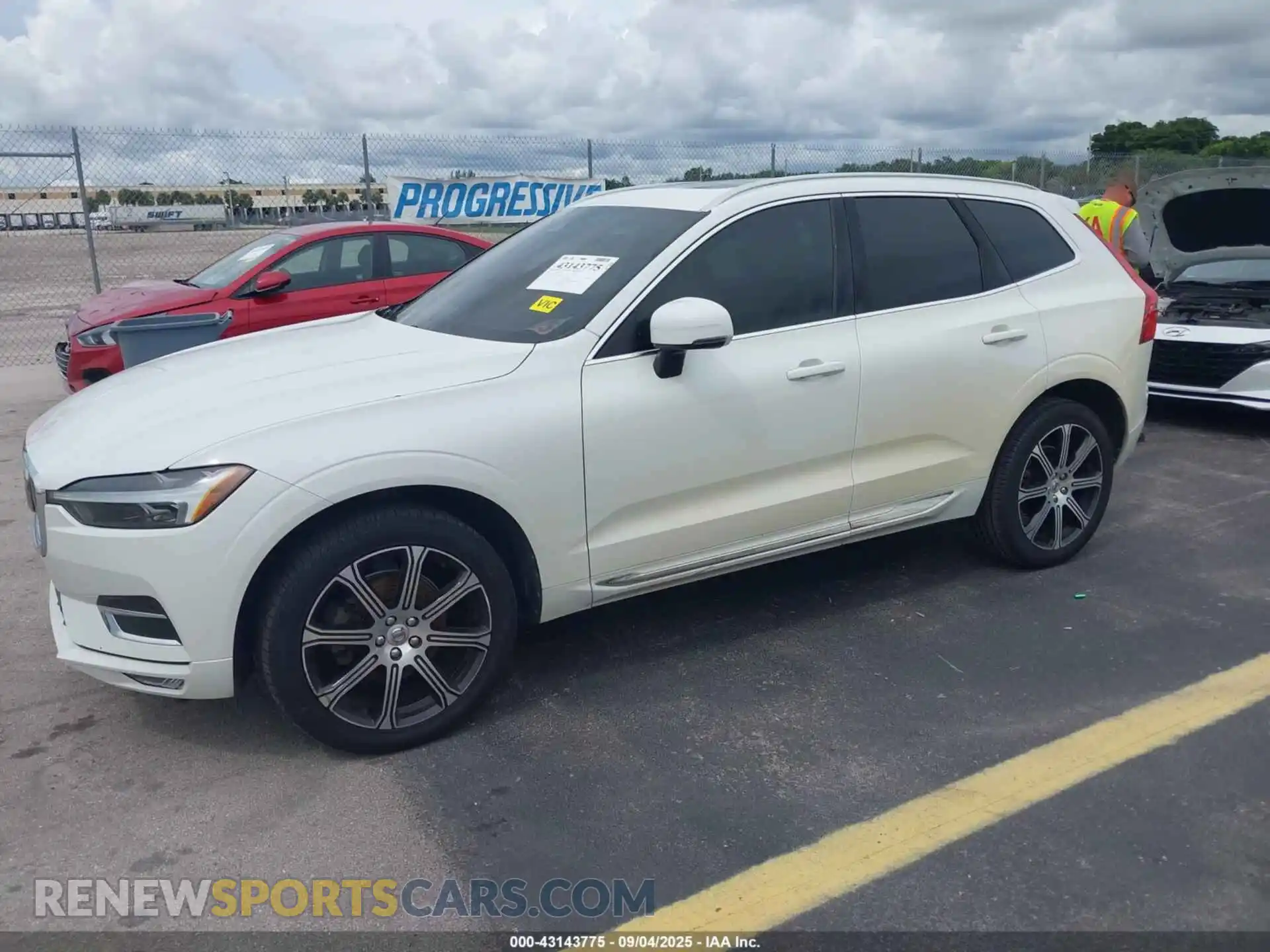 2 Photograph of a damaged car YV4102DL5M1887032 VOLVO XC60 2021