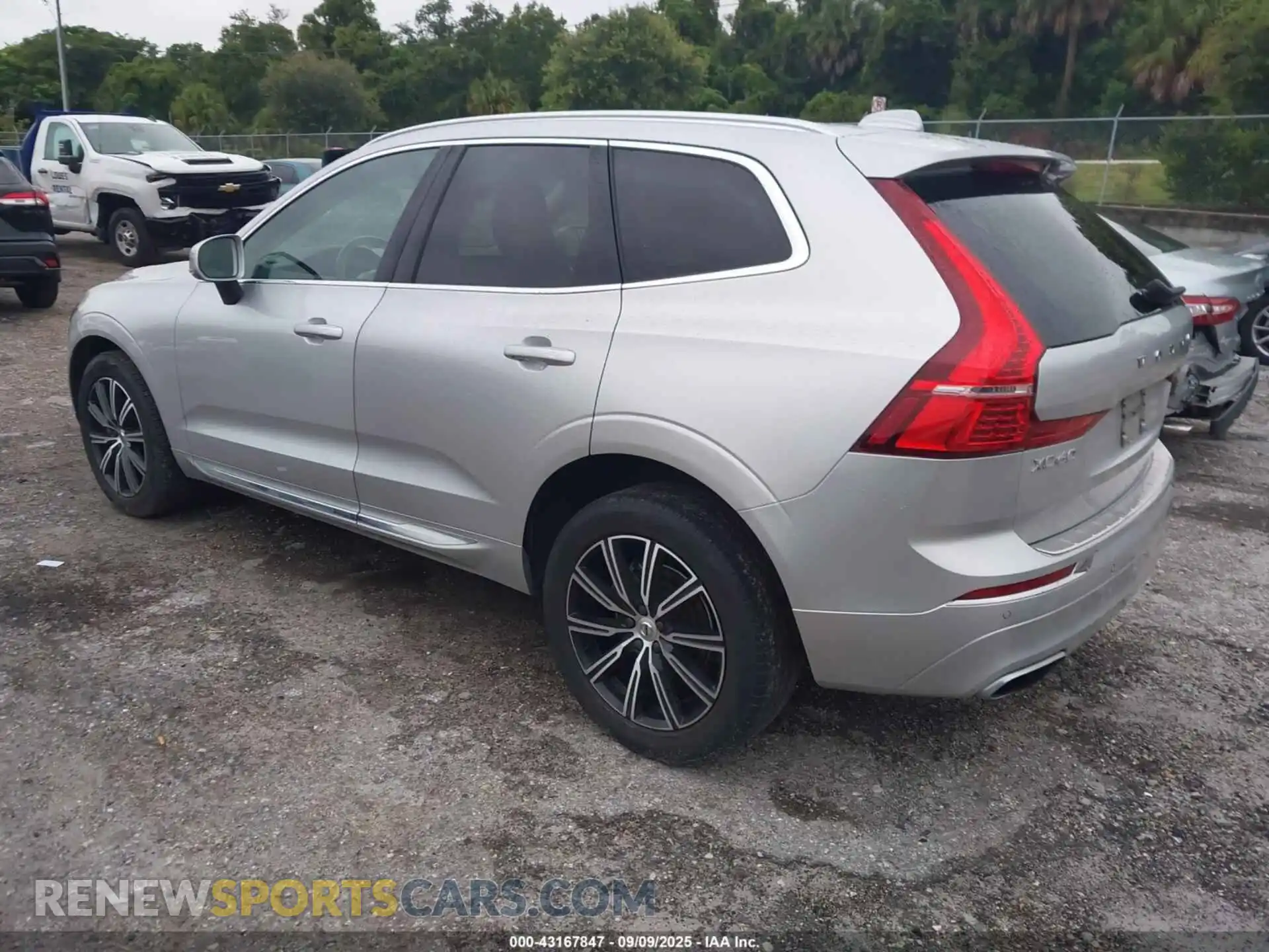 3 Photograph of a damaged car YV4102DL6M1835098 VOLVO XC60 2021