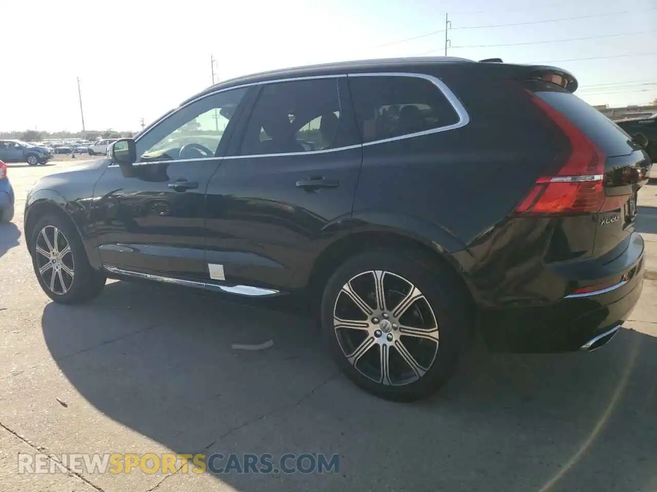 2 fotografías del automóvil dañado YV4102DL9M1862702 VOLVO XC60 2021