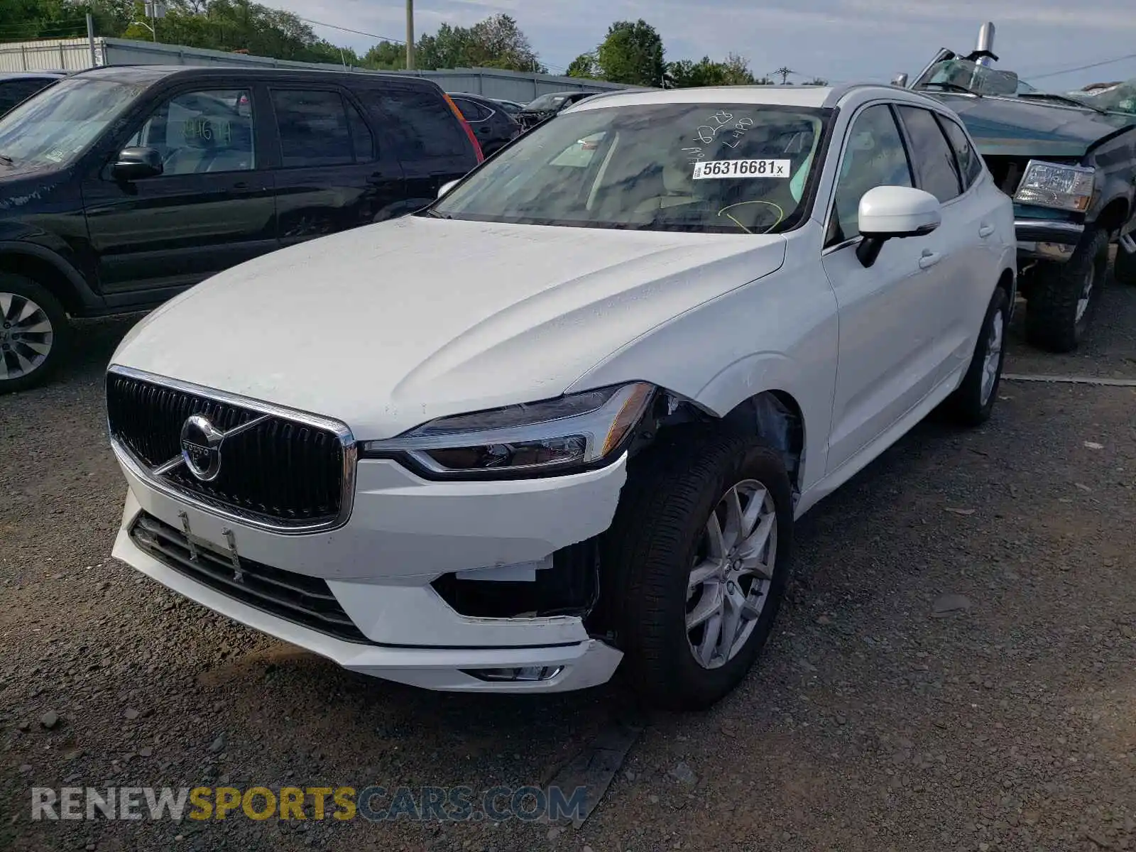 2 fotografías del automóvil dañado YV4102RK1M1738228 VOLVO XC60 2021