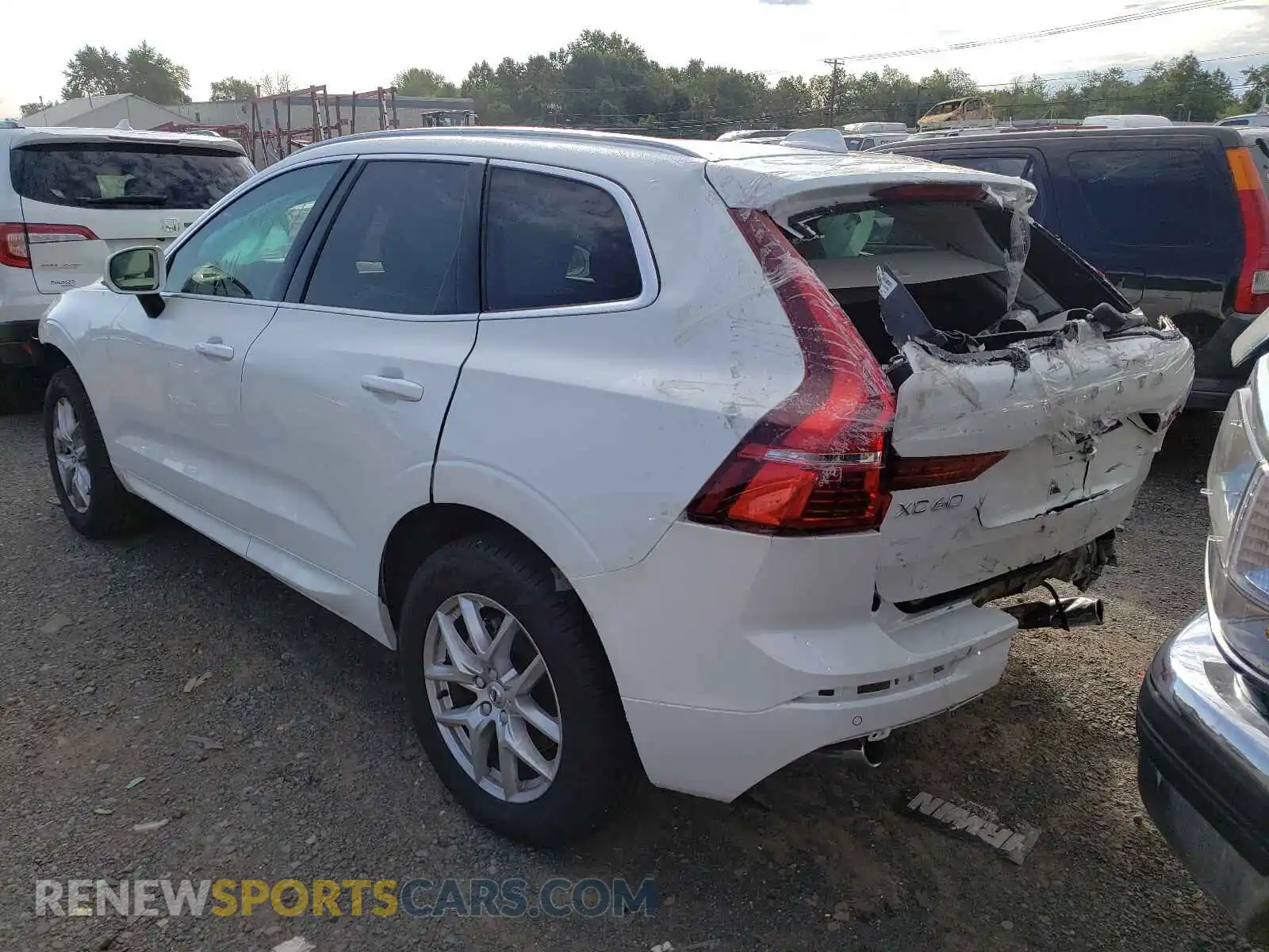 3 fotografías del automóvil dañado YV4102RK1M1738228 VOLVO XC60 2021