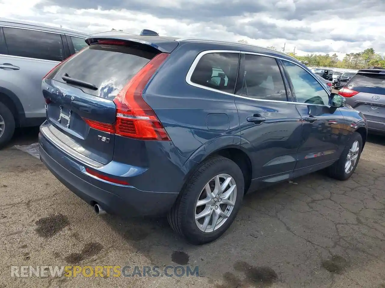 3 Photograph of a damaged car YV4102RK2M1815317 VOLVO XC60 2021
