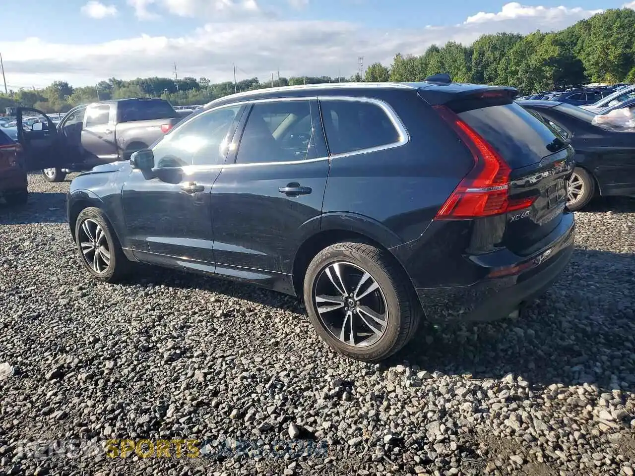 2 fotografías del automóvil dañado YV4102RK3M1841120 VOLVO XC60 2021