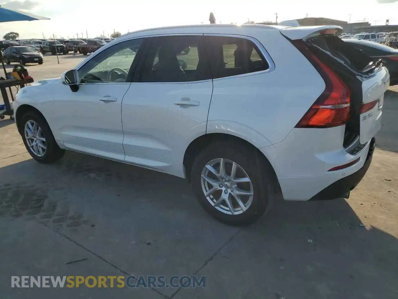 2 fotografías del automóvil dañado YV4102RK8M1737870 VOLVO XC60 2021
