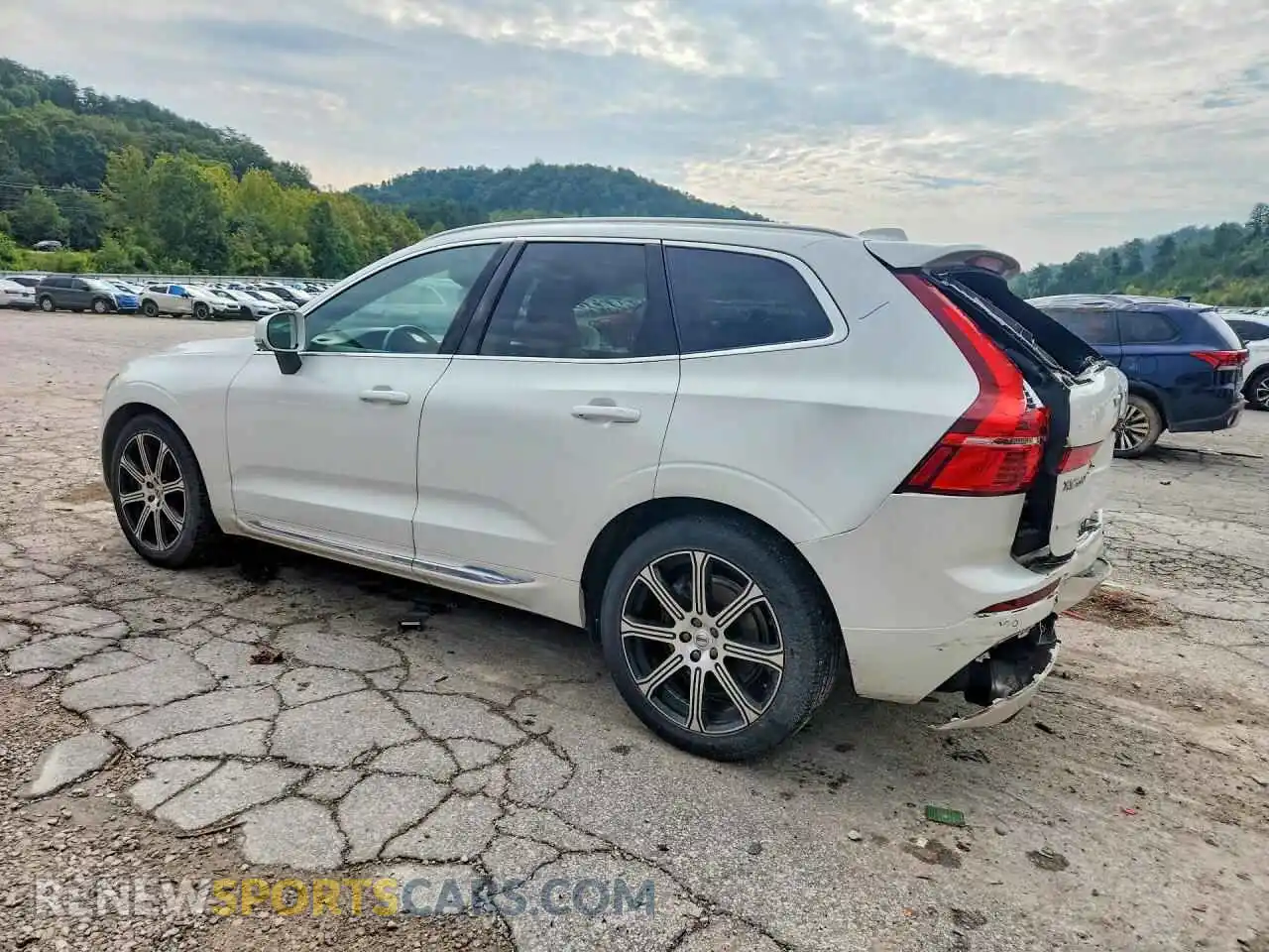 2 Photograph of a damaged car YV4102RL3M1689798 VOLVO XC60 2021