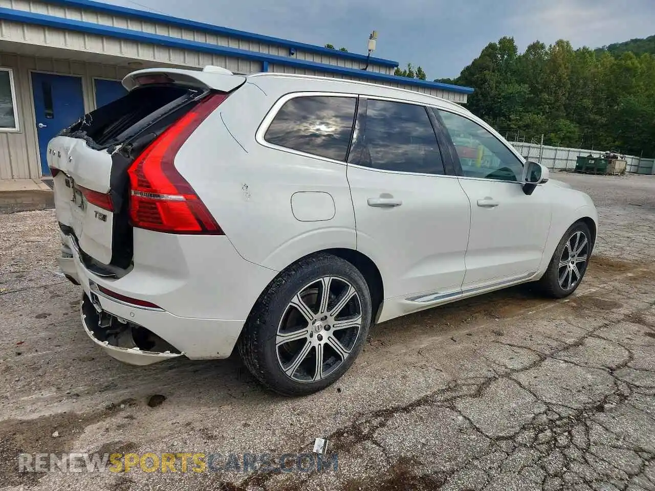 3 Photograph of a damaged car YV4102RL3M1689798 VOLVO XC60 2021