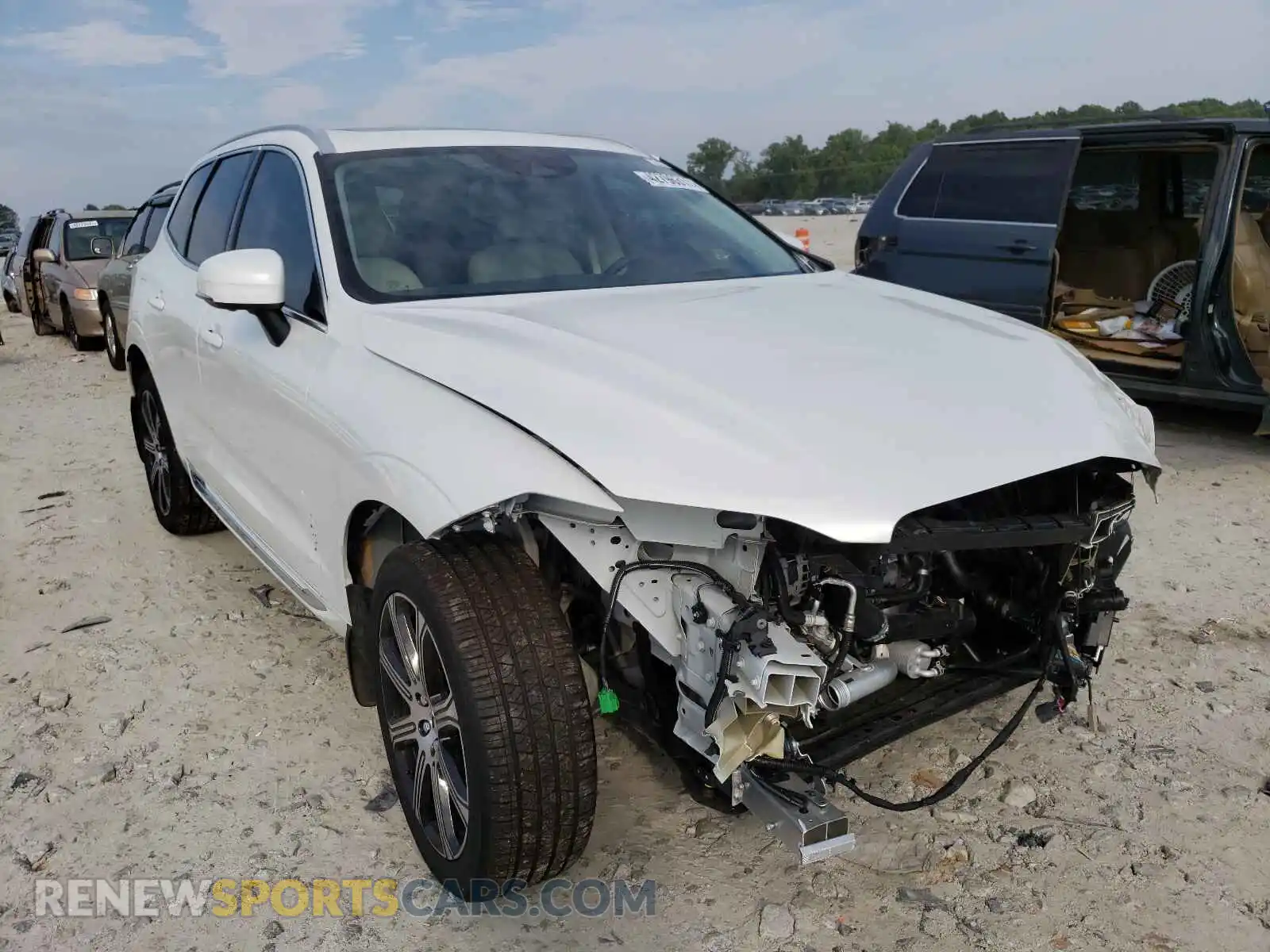 1 Photograph of a damaged car YV4102RL4M1733484 VOLVO XC60 2021