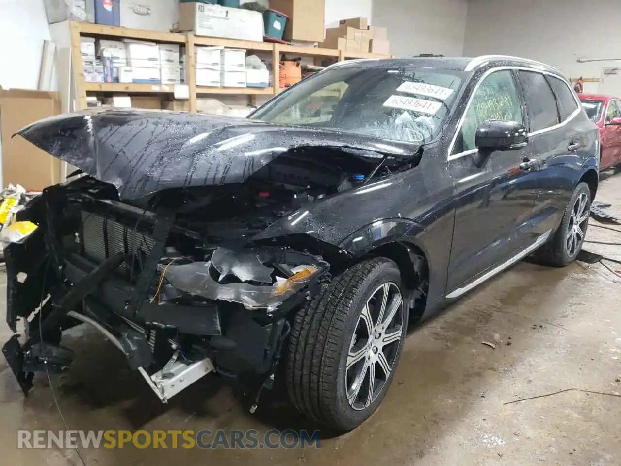 2 fotografías del automóvil dañado YV4102RL4M1823380 VOLVO XC60 2021