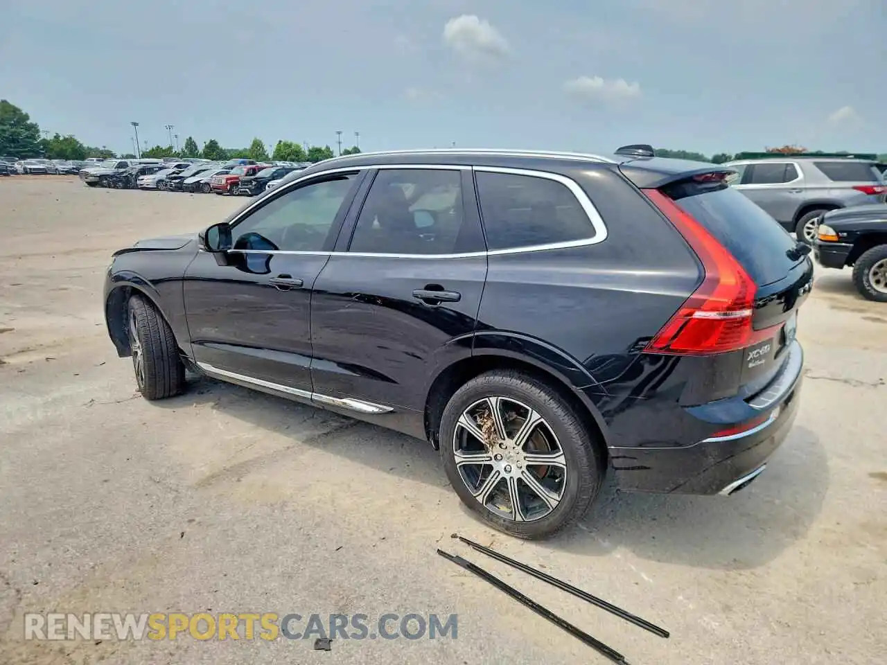 2 fotografías del automóvil dañado YV4102RLXM1714650 VOLVO XC60 2021