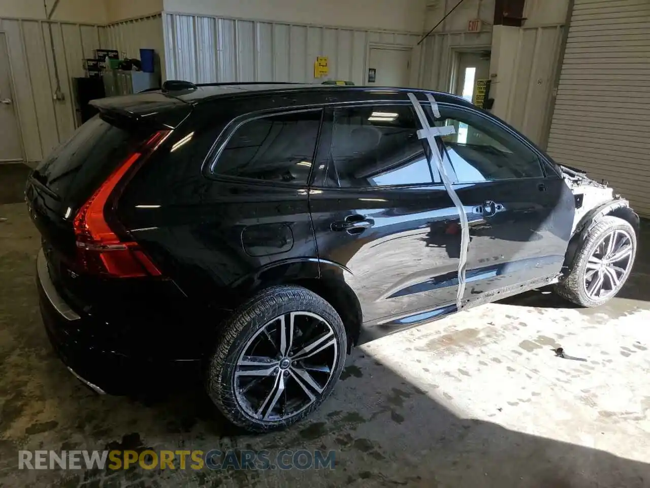 3 Photograph of a damaged car YV4102RM7M1886174 VOLVO XC60 2021