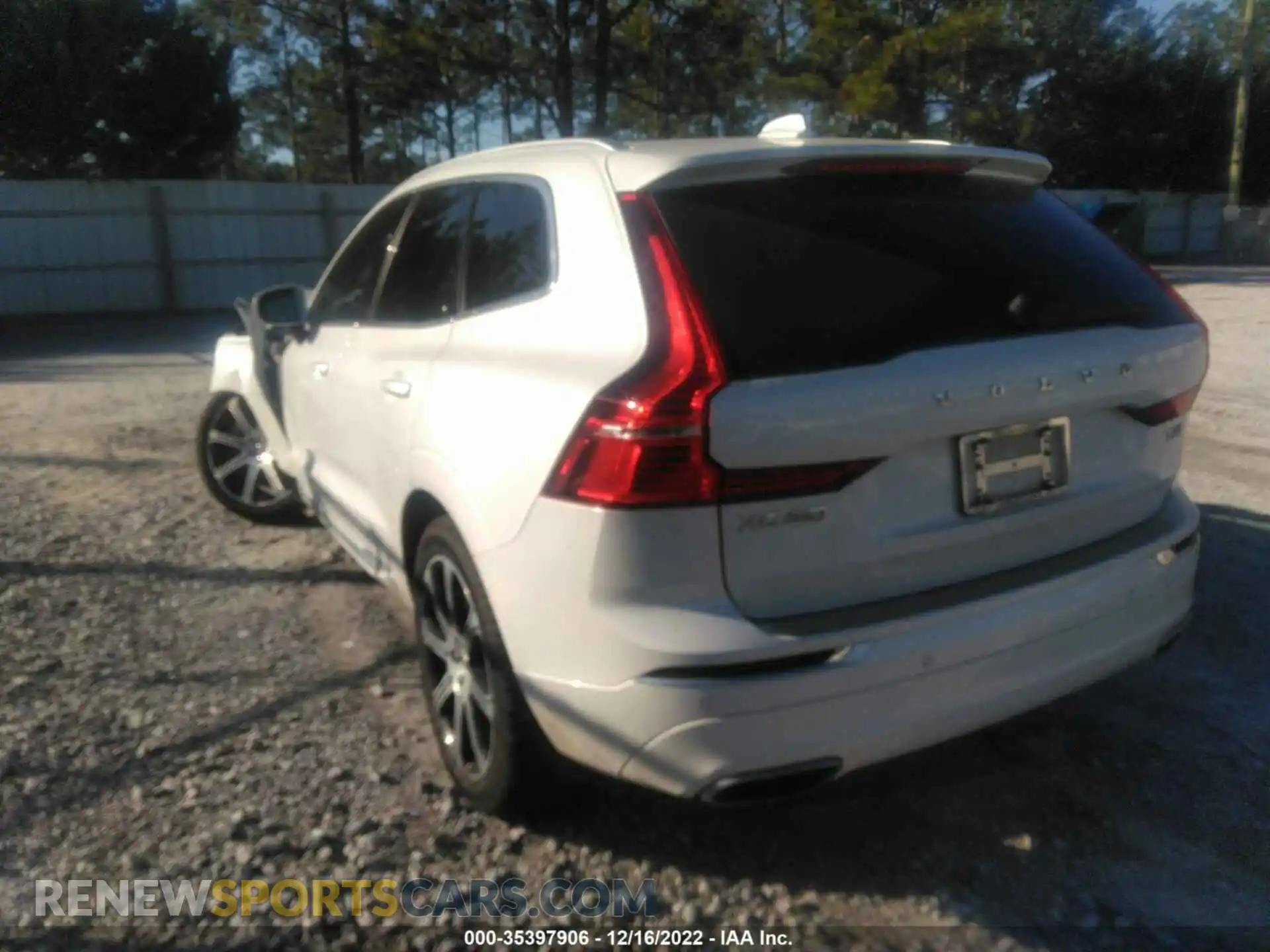 3 Photograph of a damaged car YV4A22RL6M1881887 VOLVO XC60 2021