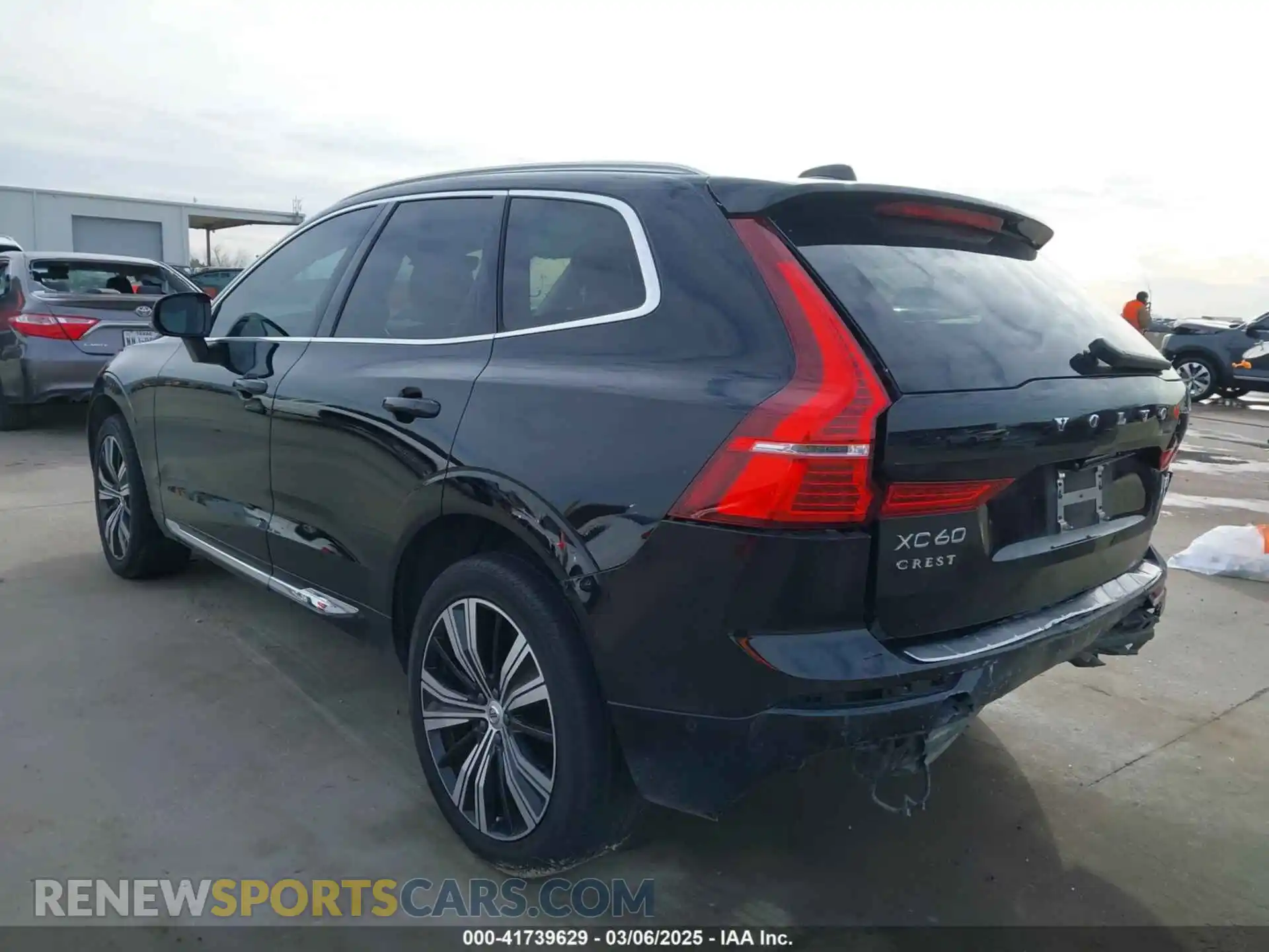 3 Photograph of a damaged car YV4062RLXN1083510 VOLVO XC60 2022