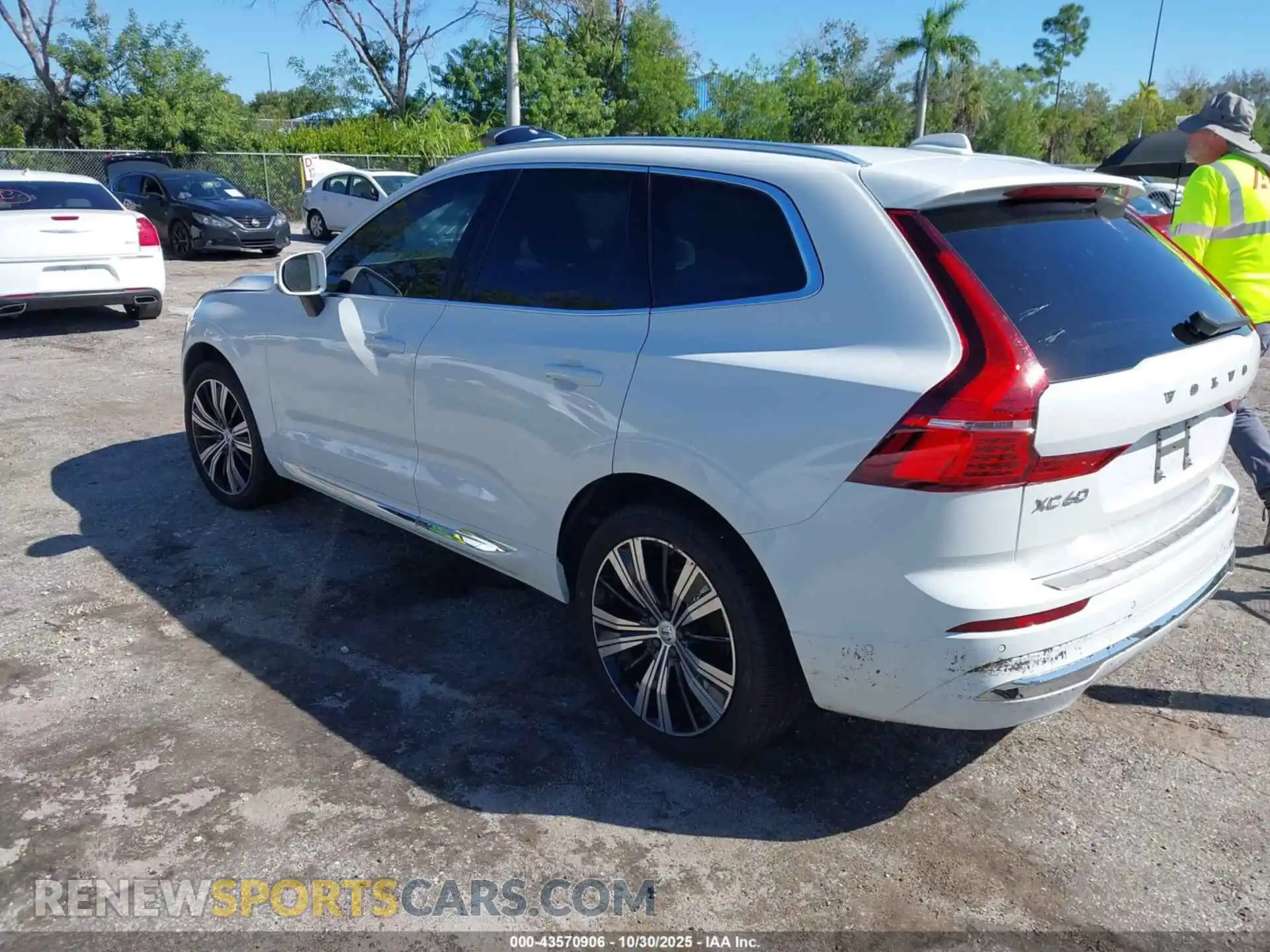 3 Photograph of a damaged car YV4L12DL2N1086453 VOLVO XC60 2022