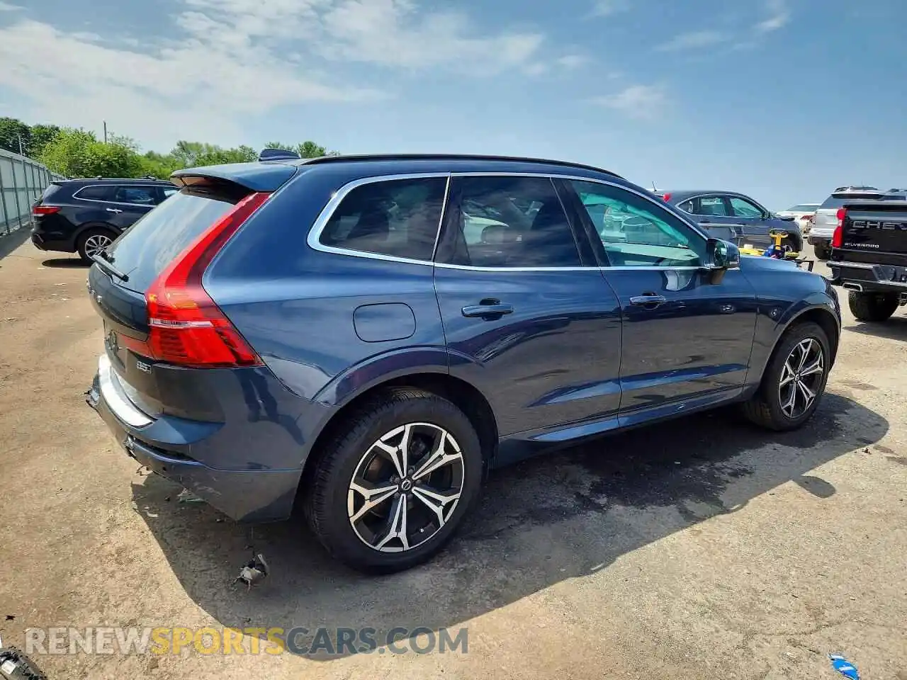 3 Photograph of a damaged car YV4L12RKXN1018384 VOLVO XC60 2022