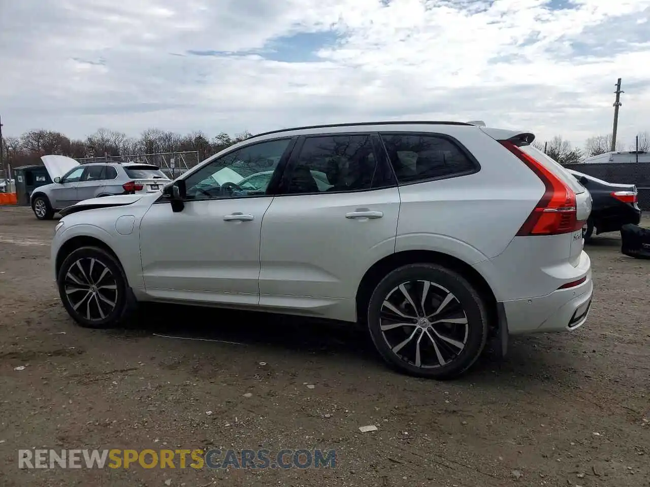 2 Photograph of a damaged car YV4H60DX3P1218797 VOLVO XC60 2023