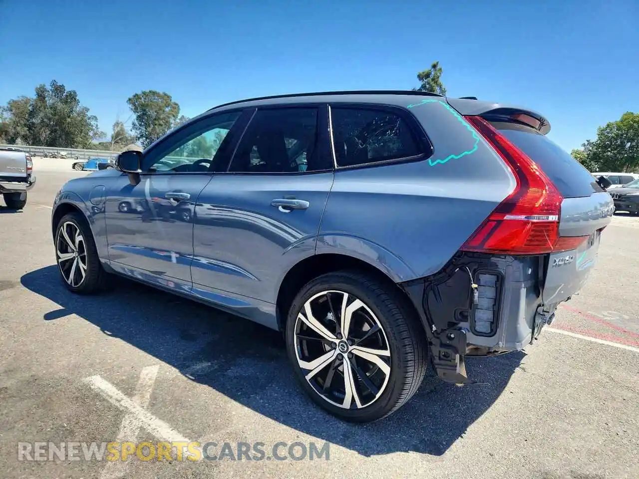 2 Photograph of a damaged car YV4H60DX6P1255598 VOLVO XC60 2023