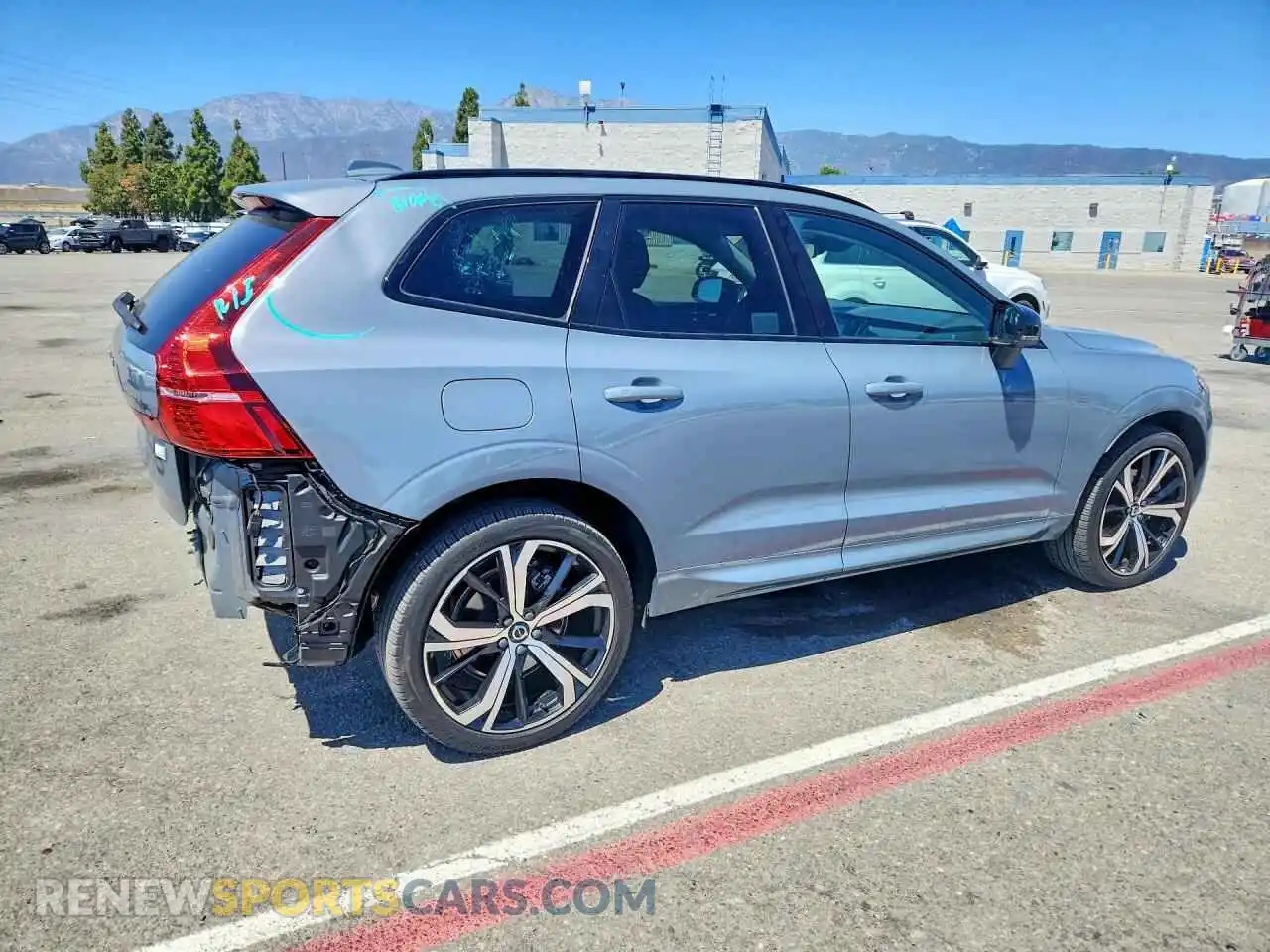 3 Photograph of a damaged car YV4H60DX6P1255598 VOLVO XC60 2023