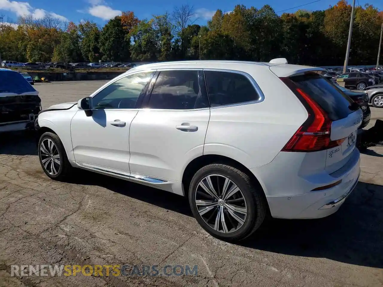 2 Photograph of a damaged car YV4L12RN2P1244447 VOLVO XC60 2023