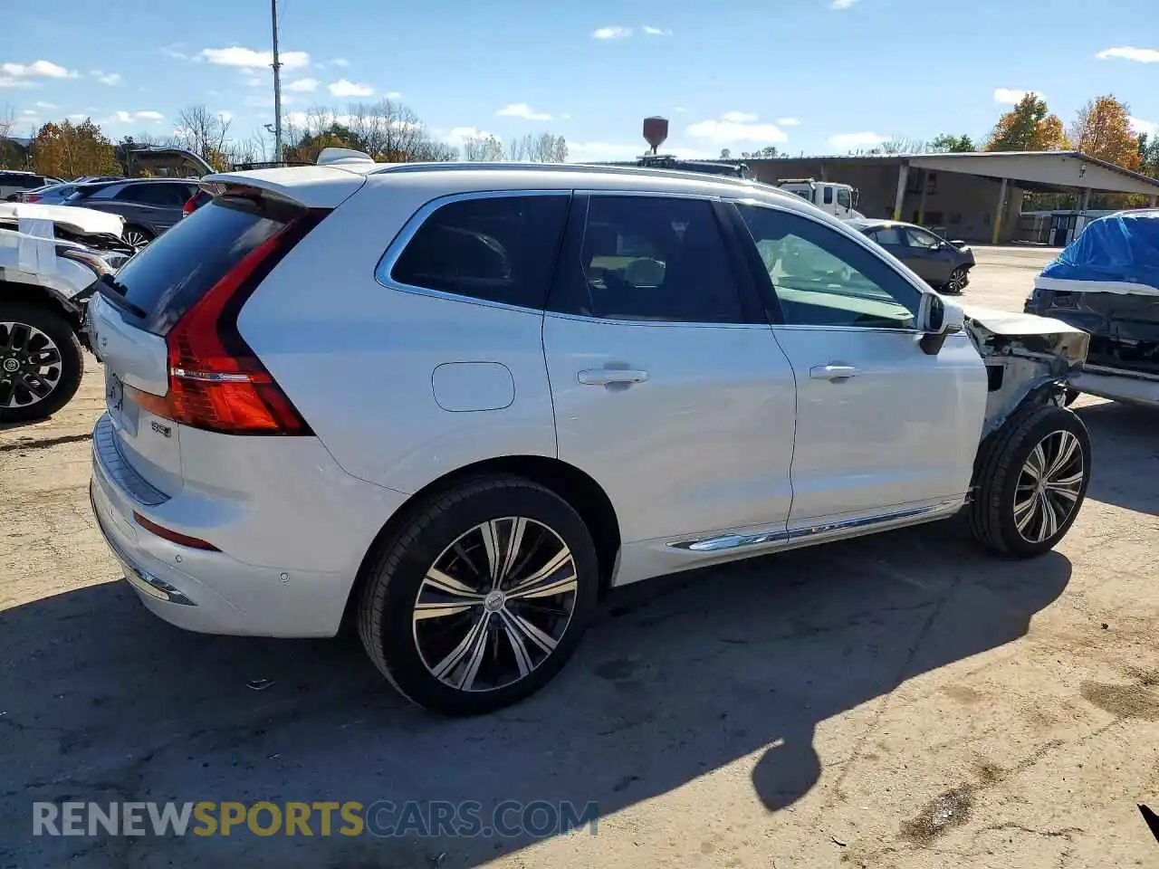 3 Photograph of a damaged car YV4L12RN2P1244447 VOLVO XC60 2023