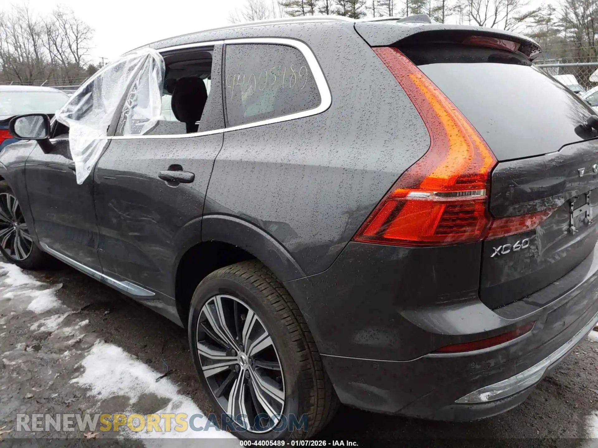 3 Photograph of a damaged car YV4L12RN6P1245102 VOLVO XC60 2023