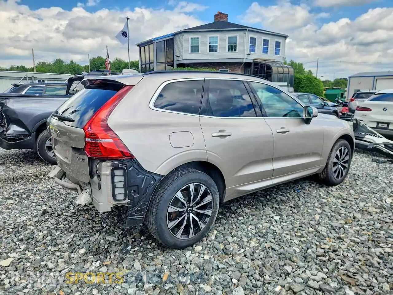 3 Photograph of a damaged car YV4L12RV7P1203781 VOLVO XC60 2023